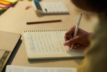 The Ultimate Guide to Choosing the Best Essay Writing Service
